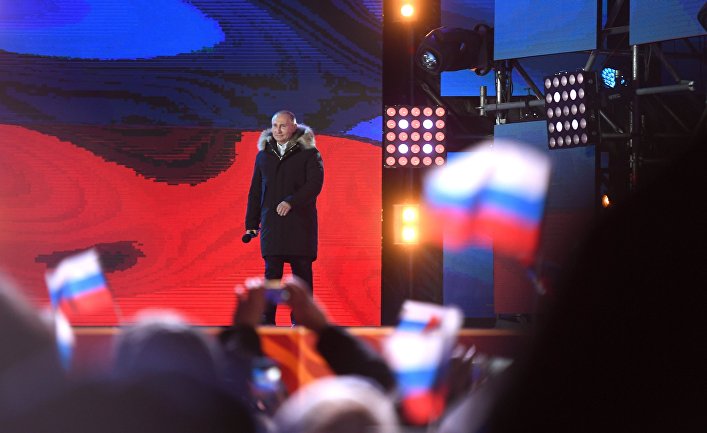 Владимир Путин во время митинга-концерта на Манежной площади в Москве
