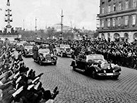 Жители Вены приветствуют Адольфа Гитлера, 1938 год Жители Вены приветствуют Адольфа Гитлера, 1938 год