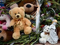 Цветы в память о погибших в ТЦ «Зимняя вишня» Цветы в память о погибших в ТЦ «Зимняя вишня»