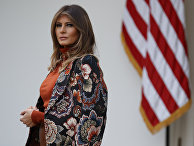 Первая леди Меланья Трамп в Розовом саду Белого дома Первая леди Меланья Трамп в Розовом саду Белого дома