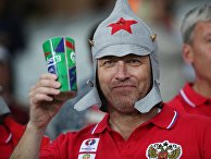 Российские болельщики перед началом матча группового этапа чемпионата Европы по футболу Российские болельщики перед началом матча группового этапа чемпионата Европы по футболу
