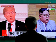 Портреты Дональда Трампа и Ким Чен Ына на экране телевизора в Сеуле, Южная Корея Портреты Дональда Трампа и Ким Чен Ына на экране телевизора в Сеуле, Южная Корея