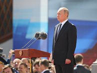 Избранный президент РФ Владимир Путин принимает парад Президентского полка на Соборной площади Московского Кремля Избранный президент РФ Владимир Путин принимает парад Президентского полка на Соборной площади Московского Кремля