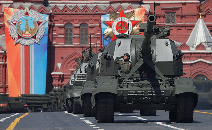 Самоходные артиллерийские установки «Коалиция-СВ» и самоходные артиллерийские установки «Мста-С» на военном параде