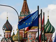 Флаги европейских государств и Евросоюза на фоне храма Василия Блаженного в Москве Флаги европейских государств и Евросоюза на фоне храма Василия Блаженного в Москве