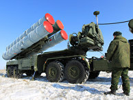 Пусковая установка зенитных ракет комплекса С-400 на территории государственного полигона Капустин Яр Пусковая установка зенитных ракет комплекса С-400 на территории государственного полигона Капустин Яр