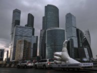 Арт-объект "Лайк" во время транзитного проезда через Москву Арт-объект "Лайк" во время транзитного проезда через Москву