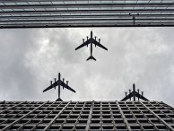 Стратегические бомбардировщики-ракетоносцы Ту-95 МС на тренировке групп парадного строя авиации к параду Победы