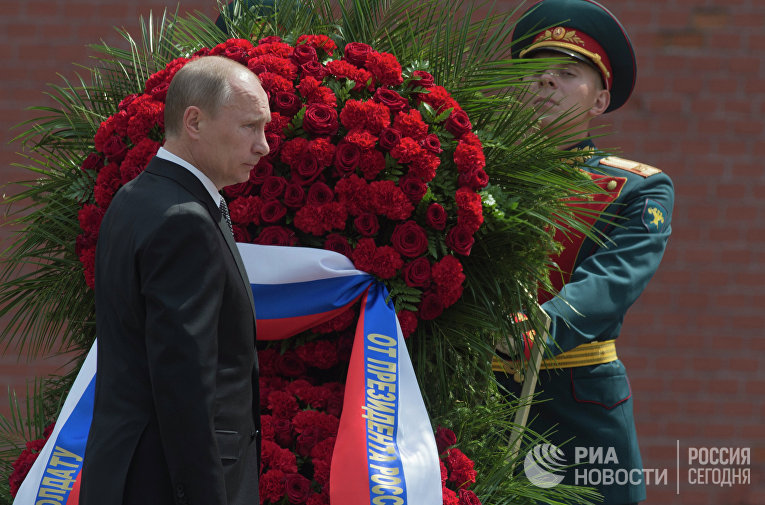 Путин 9 мая бессмертный полк