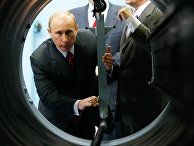 Премьер-министр России Владимир Путин во время посещения «Концерна воздушно-космической обороны «Алмаз-Антей» Премьер-министр России Владимир Путин во время посещения «Концерна воздушно-космической обороны «Алмаз-Антей»
