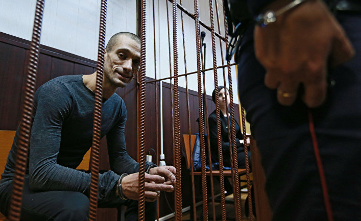 Рассмотрение ходатайства следствия об избрание меры пресечения художнику П.Павленскому
