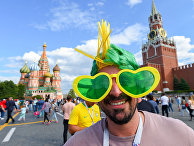 Бразильский болельщик на Красной площади в Москве Бразильский болельщик на Красной площади в Москве
