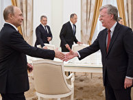 Президент РФ Владимир Путин и советник президента США по вопросам национальной безопасности Джон Болтон во время встречи в Кремле. 27 июня 2018 Президент РФ Владимир Путин и советник президента США по вопросам национальной безопасности Джон Болтон во время встречи в Кремле. 27 июня 2018