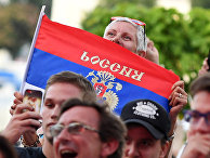 Болельщики празднуют победу сборной России Болельщики празднуют победу сборной России