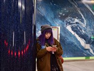 Девушка на станции "Новокрестовская" в Санкт-Петербурге Девушка на станции "Новокрестовская" в Санкт-Петербурге