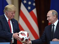 Президент РФ Владимир Путин и президент США Дональд Трамп (слева) на совместной пресс-конференции по итогам встречи в Хельсинки. Президент РФ Владимир Путин и президент США Дональд Трамп (слева) на совместной пресс-конференции по итогам встречи в Хельсинки.