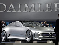 Концепт-кар Mercedes Benz на стенде во время ежегодного собрания акционеров немецкого концерна Daimler в Берлине, Германия