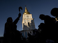 Подготовка к празднованию Пасхи во Владимирском монастыре в Киеве, Украина Подготовка к празднованию Пасхи во Владимирском монастыре в Киеве, Украина