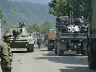Российские военнослужащие направляются в сторону Цхинвали. 11 августа 2008 Российские военнослужащие направляются в сторону Цхинвали. 11 августа 2008