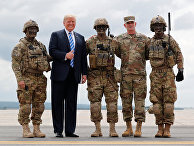 Президент США Дональд Трамп на военной базе Форт-Драм в штате Нью-Йорк Президент США Дональд Трамп на военной базе Форт-Драм в штате Нью-Йорк