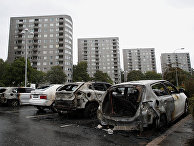 Сожженные автомобили на площади Фролунда в Гетеборге, Швеция Сожженные автомобили на площади Фролунда в Гетеборге, Швеция
