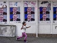 Плакаты с изображением президента России Владимира Путина в Митровице, Сербия Плакаты с изображением президента России Владимира Путина в Митровице, Сербия