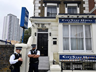 Сотрудники полиции около отеля City Stay в Лондоне. 5 сентября 2018 Сотрудники полиции около отеля City Stay в Лондоне. 5 сентября 2018