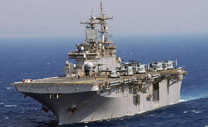 Американский десантный штурмовой корабль USS Wasp