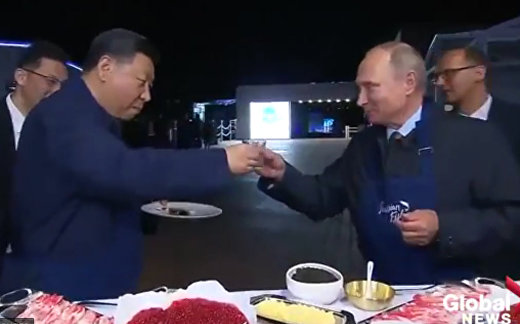 Путин, Си, блины и икра Путин, Си, блины и икра