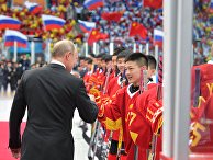 Президент РФ Владимир Путин во время посещения товарищеского хоккейного матча юношеских команд в Тяньцзине Президент РФ Владимир Путин во время посещения товарищеского хоккейного матча юношеских команд в Тяньцзине