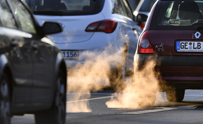 nepristoynoe-video-vozle-mashini