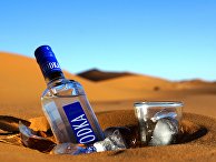 Бутылка водки в марокканской пустыне Бутылка водки в марокканской пустыне