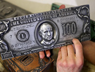Имитация печатной пластины стодолларовой купюры с изображением Владимира Путина Имитация печатной пластины стодолларовой купюры с изображением Владимира Путина