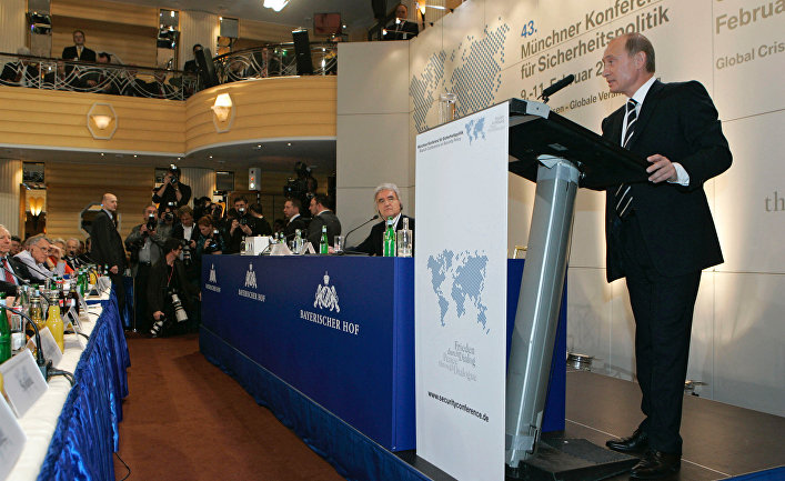 Президент России Владимир Путин во время выступления на 43-й Мюнхенской конференции по вопросам политики безопасности. 10 февраля 2007
