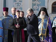 Президент Украины Петр Порошенко во время массовой молитвы в Киеве Президент Украины Петр Порошенко во время массовой молитвы в Киеве