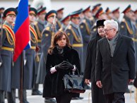Президент Аргентины Кристина Фернандес де Киршнер, прибывшая с официальным визитом в Москву, в аэропорту "Внуково-2" Президент Аргентины Кристина Фернандес де Киршнер, прибывшая с официальным визитом в Москву, в аэропорту "Внуково-2"