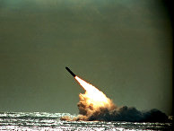Запуск ракеты Trident II D-5 с подводной лодки USS Tennessee Запуск ракеты Trident II D-5 с подводной лодки USS Tennessee