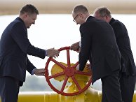 Премьер-министр Украины Арсений Яценюк и премьер-министр Словакии Роберт Фицо открывают реверс газа на Украину Премьер-министр Украины Арсений Яценюк и премьер-министр Словакии Роберт Фицо открывают реверс газа на Украину