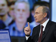 Премьер-министр РФ Владимир Путин отвечает на вопросы россиян в прямом эфире "Прямая линия" с Владимиром Путиным