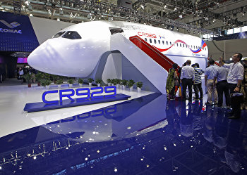 Презентация макета российско-китайского самолета CR929 на Чжухайском авиасалоне Презентация макета российско-китайского самолета CR929 на Чжухайском авиасалоне