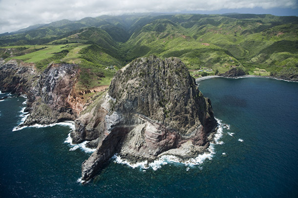 Скалы у побережья острова Молокаи, Гавайские острова