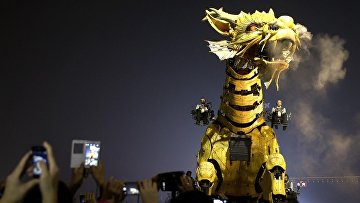 Дракон лунма в представлении от компании La Machine в Пекине