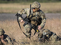 Американские десантники во время военных учений Saber Strike 2018 в Гайжюнае, Литва. 9 июня 2018 Американские десантники во время военных учений Saber Strike 2018 в Гайжюнае, Литва. 9 июня 2018