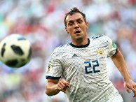 Артем Дзюба в матче группового этапа чемпионата мира по футболу между сборными Уругвая и России Артем Дзюба в матче группового этапа чемпионата мира по футболу между сборными Уругвая и России
