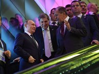 Президент РФ Владимир Путин, помощник президента РФ Юрий Ушаков и министр иностранных дел РФ Сергей Лавров после встречи с премьер-министром Сингапура Ли Сяньлуном в Сингапуре. 14 ноября 2018 Президент РФ Владимир Путин, помощник президента РФ Юрий Ушаков и министр иностранных дел РФ Сергей Лавров после встречи с премьер-министром Сингапура Ли Сяньлуном в Сингапуре. 14 ноября 2018