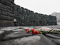 Монумент жертвам политических репрессий "Стена скорби" в Москве. 27 октября 2017 Монумент жертвам политических репрессий "Стена скорби" в Москве. 27 октября 2017