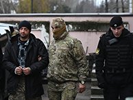 Один из задержанных моряков с корабля ВМС Украины у Киевского районного суда Симферополя Один из задержанных моряков с корабля ВМС Украины у Киевского районного суда Симферополя