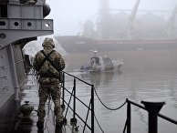 Украинские военнослужащие на борту военного катера «Дондасс» в Мариуполе Украинские военнослужащие на борту военного катера «Дондасс» в Мариуполе