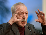 Андрей Битов на церемонии вручения премии "Ясная поляна". Архивное фото