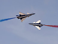 Истребители J-10 ВВС Китая во время выступления на Чжухайском авиасалоне